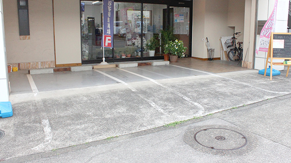 AUN薬局の駐車場