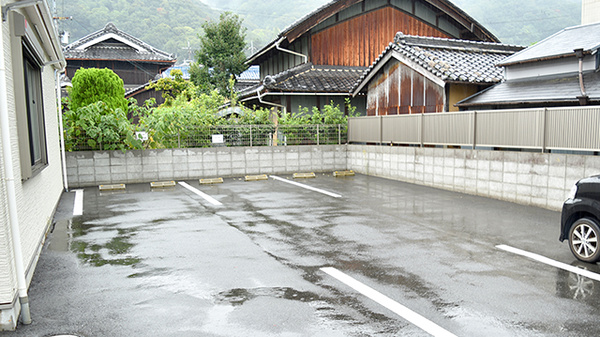 かるがも薬局　大東店の駐車場