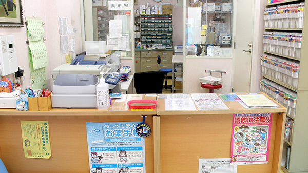 かるがも薬局　貝塚店の受付/カウンター