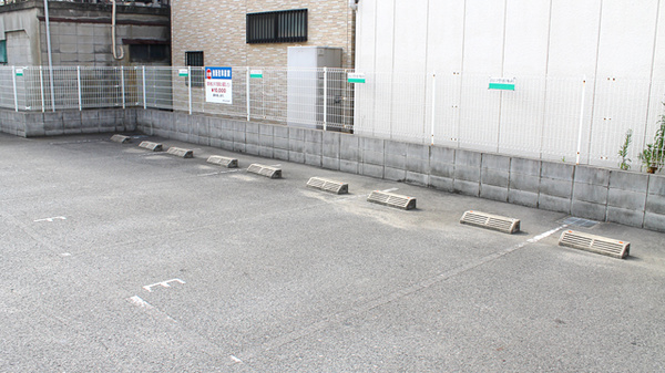かるがも薬局　貝塚店の駐車場