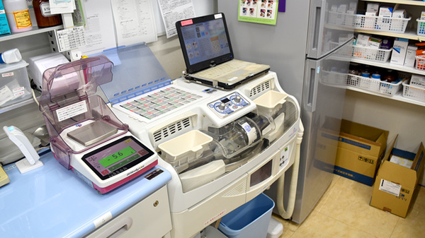 かるがも薬局　高槻店の調剤器具