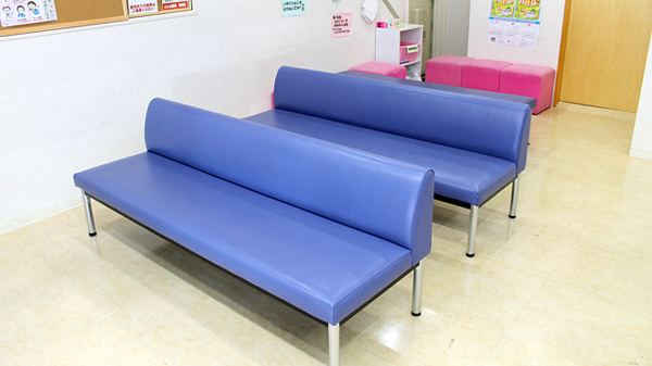 ひとみ薬局　野崎店の待合スペース
