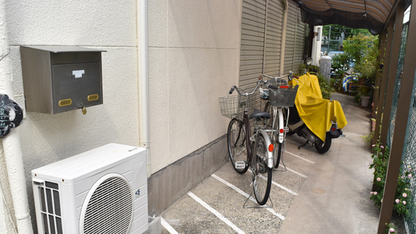 かるがも薬局　富田店の駐輪場