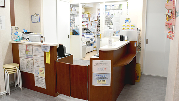 かるがも薬局　江坂店の受付/カウンター