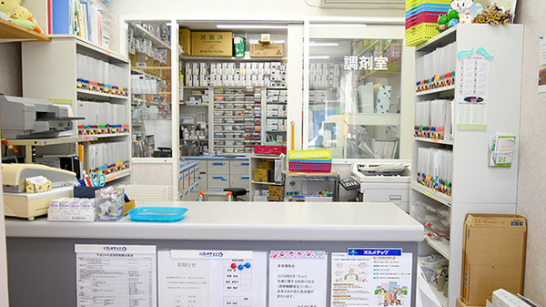 かるがも薬局　東生駒店の受付/カウンター