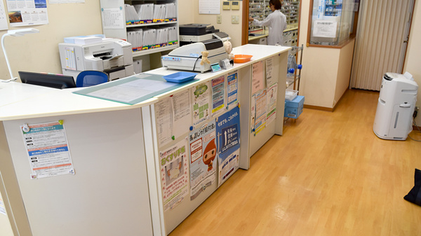 かるがも薬局　昭和町店の受付/カウンター
