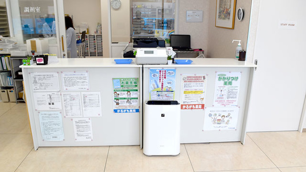かるがも薬局　豊中店の受付/カウンター
