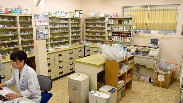 つくし薬局　大和町店の調剤室