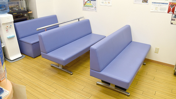 松村一心堂薬局の待合スペース
