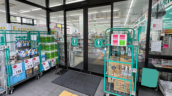 フィットケアエクスプレス　旭町通店薬局の入口