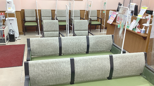 龍生堂薬局桜が丘店の待合スペース