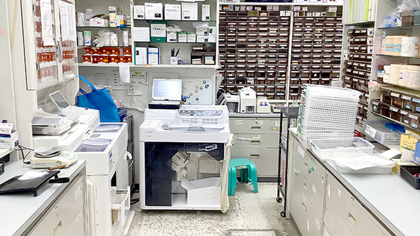 龍生堂薬局桜が丘店の調剤室