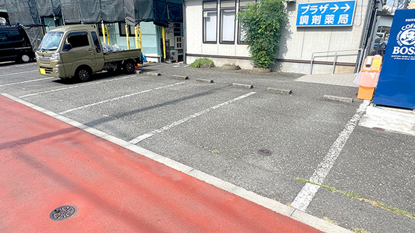 プラザ調剤薬局の駐車場