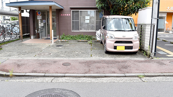えのき薬局の駐車場