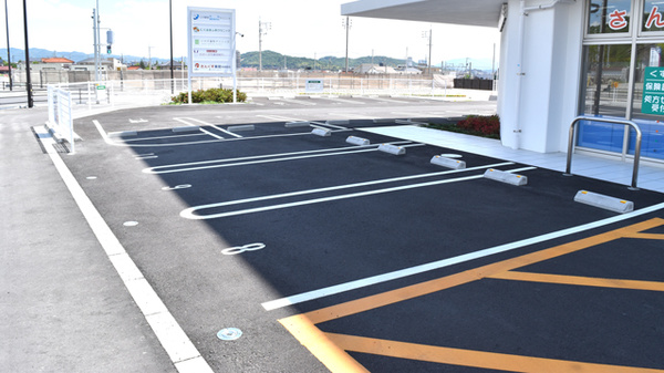 さんくす薬局　寺家駅店の駐車場