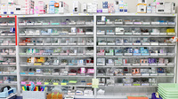 高階誠心堂薬局 たらぎ店の薬棚