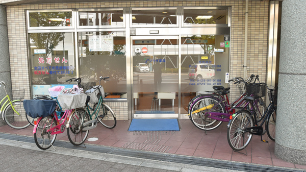 プラザ薬局　久宝寺店の入口