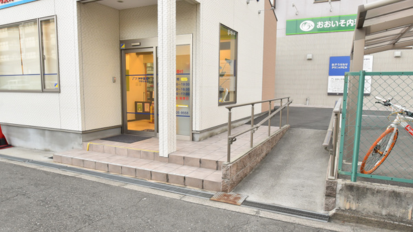 プラザ薬局　平野瓜破店の入口