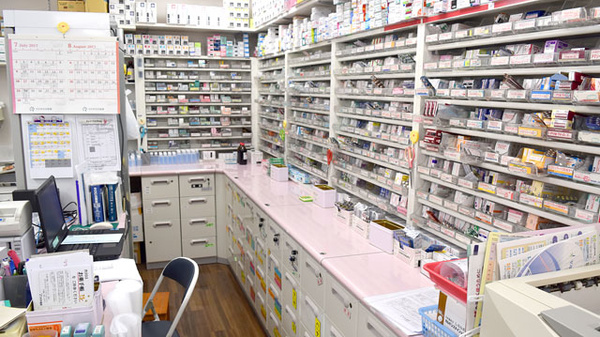 プラザ薬局　JR高槻店の調剤室