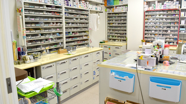 プラザ薬局　洛西口店の調剤室