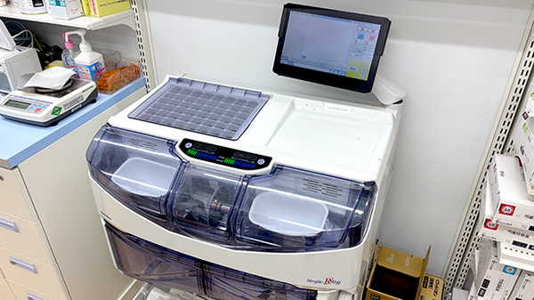 薬局トモズ横浜ポートサイド店の調剤器具