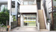 サカエ薬局の外観