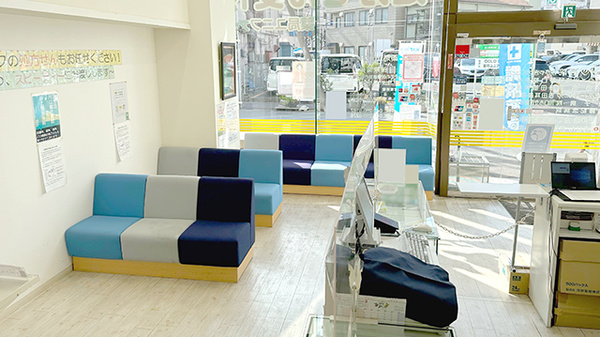 薬局ユニファー 西川口店の待合スペース