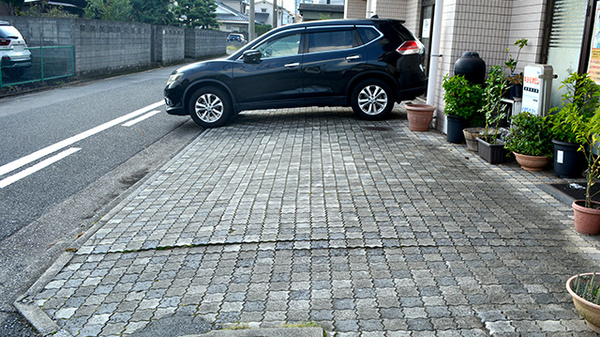 阿部薬局の駐車場