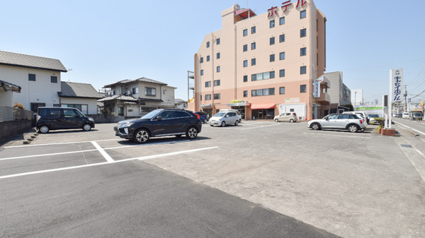 こはく薬局の駐車場