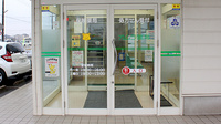 カムラ薬局の入口