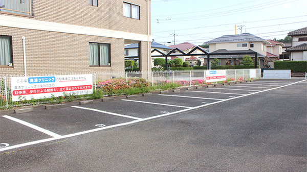野ばら薬局の駐車場