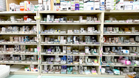 ひばり薬局滑川店の薬棚