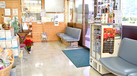 有限会社　正木薬局かも店の待合スペース