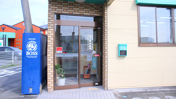 田子調剤薬局の入口