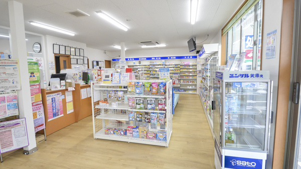 市立病院前ミドリ薬局の内観