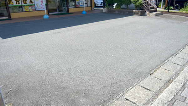 みすみや薬局の駐車場