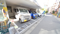 経堂薬局の駐車場