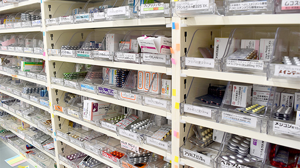 ハート薬局　呉羽店の薬棚