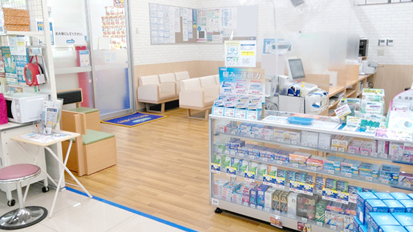 ウエルシア薬局仙台市名坂店の入口