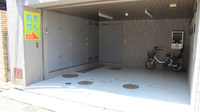 まめの木薬局の駐車場