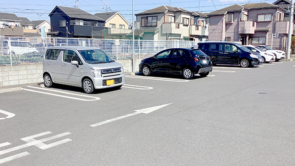 ヤックスドラッグ　千葉山王薬局の駐車場