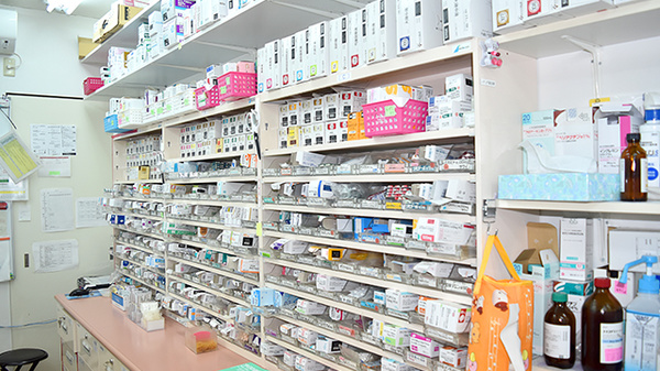 あけぼの薬局 永山店の薬棚