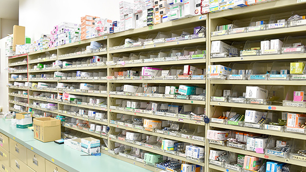 あけぼの薬局 四街道店の薬棚