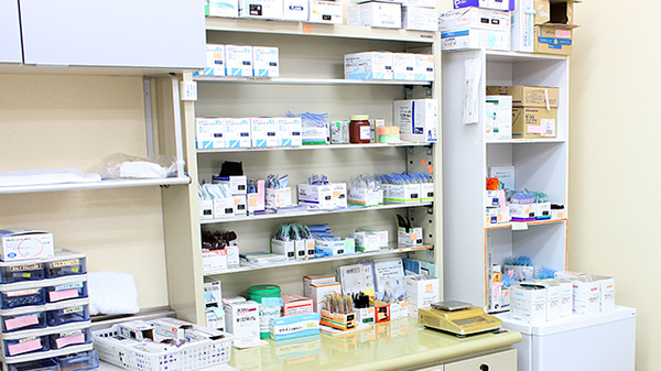 中央調剤薬局の薬棚