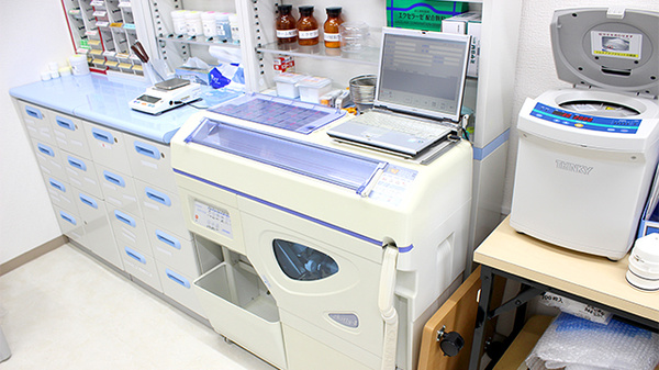 ベース薬局北町店の調剤器具