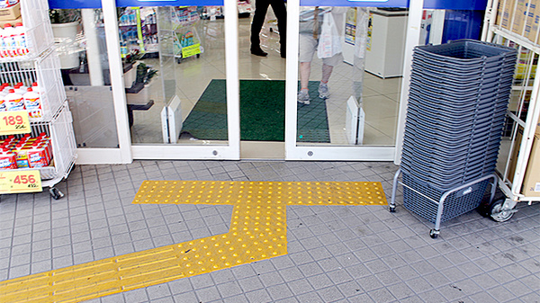薬局ダックス　宇治西大久保店の入口