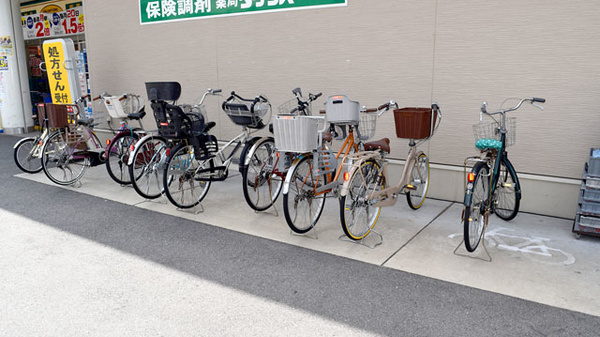 薬局ダックス　下京西七条店の駐輪場