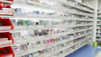 薬局ダックス　伏見桃山東店の薬棚