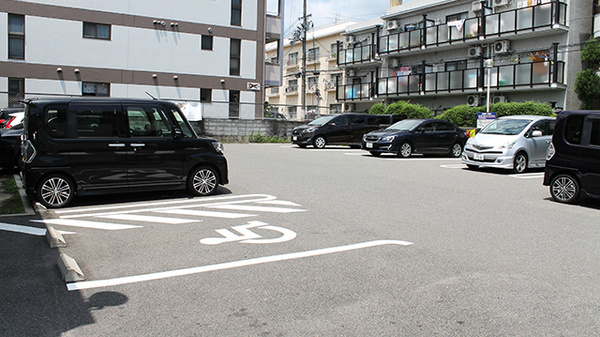 薬局ダックス　京都北山店の駐車場