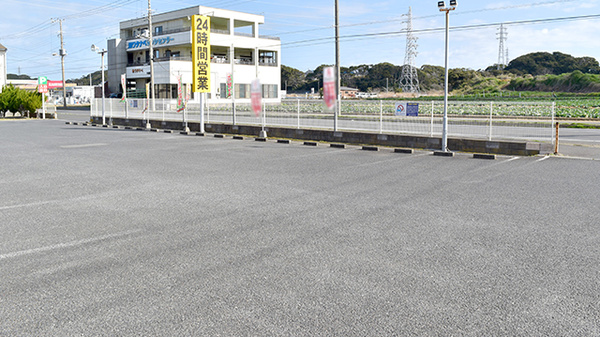 ヤックスドラッグ　銚子南小川薬局の駐車場
